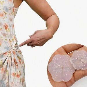 White Flower-Shaped Buttons and set of three pearl gold